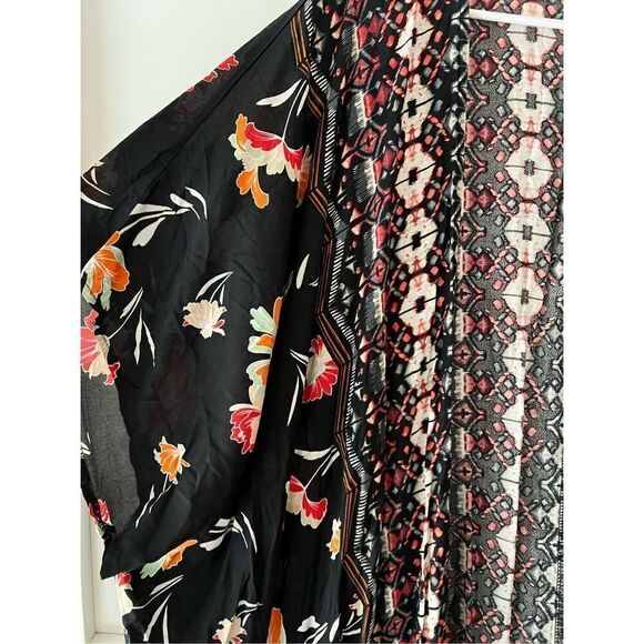 New GiGio Dreams Come True Kimono black and bright floral pattern with fringe sw - Picture 8 of 13